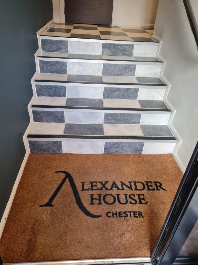34 Cuppin Street - Luxury City Centre Apartment! Chester Exteriér fotografie
